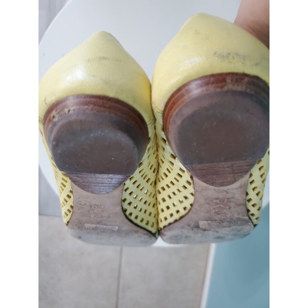 MICHAEL KORS Yellow Flat Ballet SLIP ON Diamond cutout shape SHOES Sz7.5 WOMEN - Picture 2 of 8